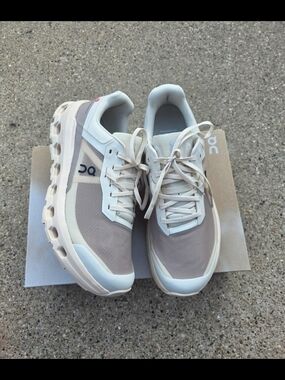 On Cloud Cloudvista 2 Trail Sneaker Women 7.5